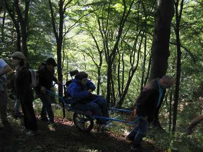 Randonnée sportive avec joëlettes à Marche-les-Dames en 2006