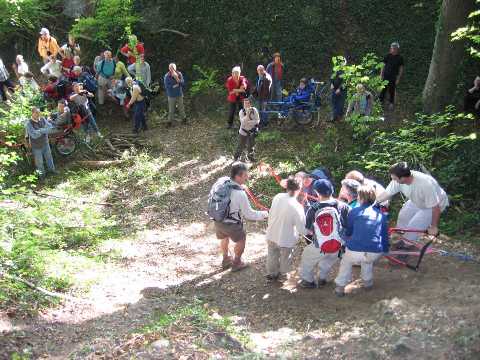 Randonnée sportive avec joëlettes à Marche-les-Dames en 2006