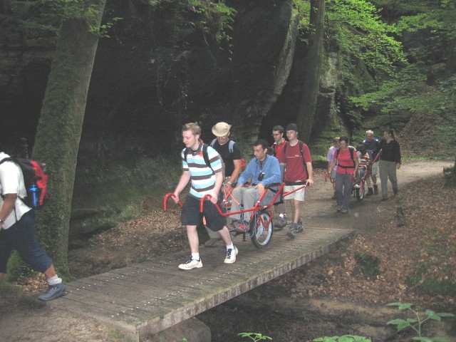 Randonnées sportives avec joëlettes en Petite Suisse luxembourgeoise en 2007