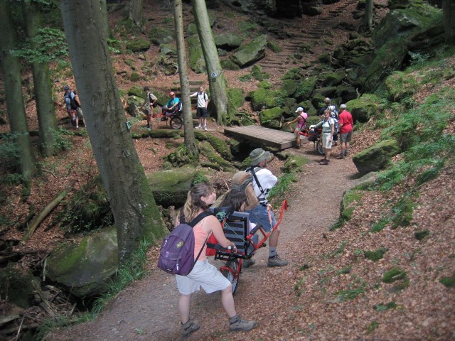 Randonnées sportives avec joëlettes en Petite Suisse luxembourgeoise en 2007