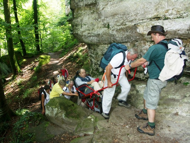 Randonnées sportives avec joëlettes en Petite Suisse luxembourgeoise en 2007