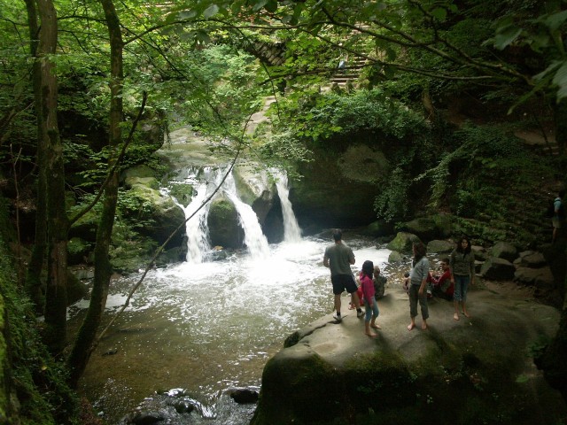 Randonnées sportives avec joëlettes en Petite Suisse luxembourgeoise en 2007