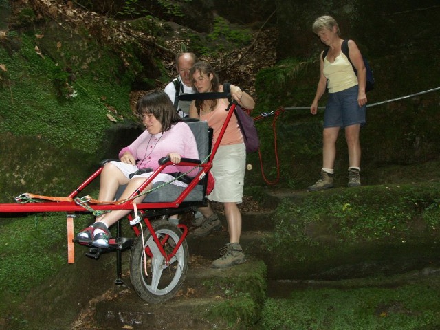 Randonnées sportives avec joëlettes en Petite Suisse luxembourgeoise en 2007