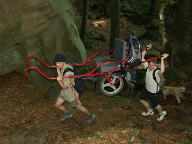 Randonnées sportives avec joëlettes en Petite Suisse luxembourgeoise en 2007