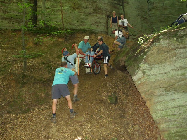 Randonnées sportives avec joëlettes en Petite Suisse luxembourgeoise en 2007