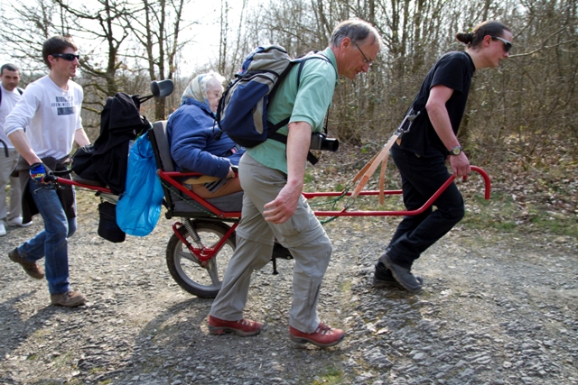 Randonnée sportive avec joëlettes, Bure, 2011