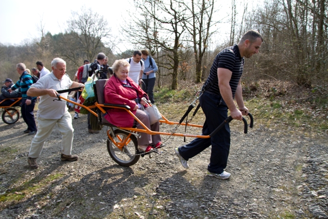 Randonnée sportive avec joëlettes, Bure, 2011