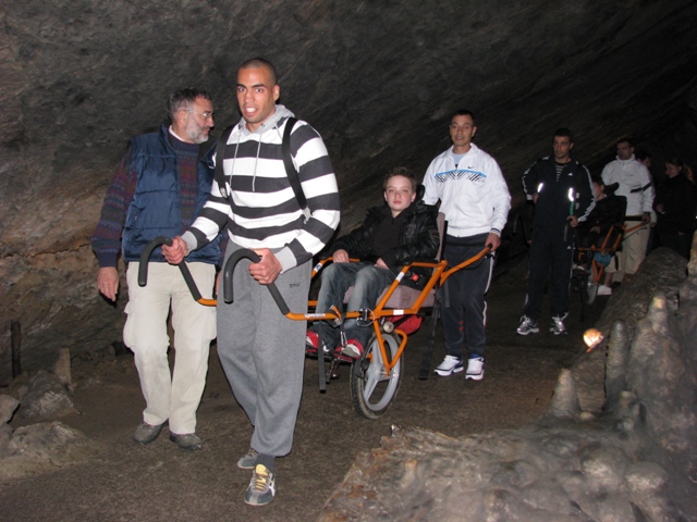 randonnée avec joëlettes, Han-sur-Lesse, 2011