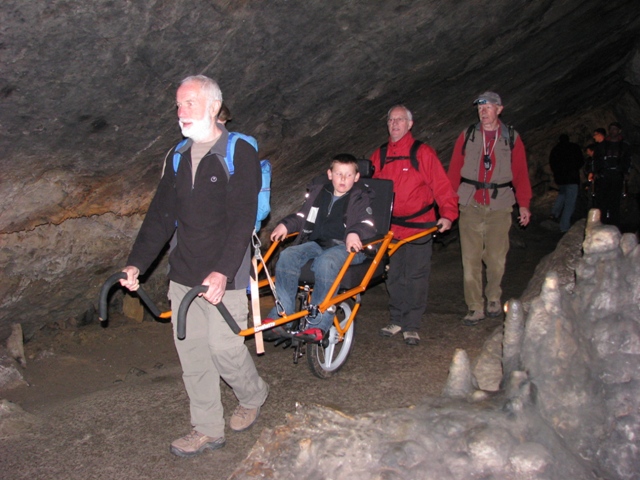 randonnée avec joëlettes, Han-sur-Lesse, 2011