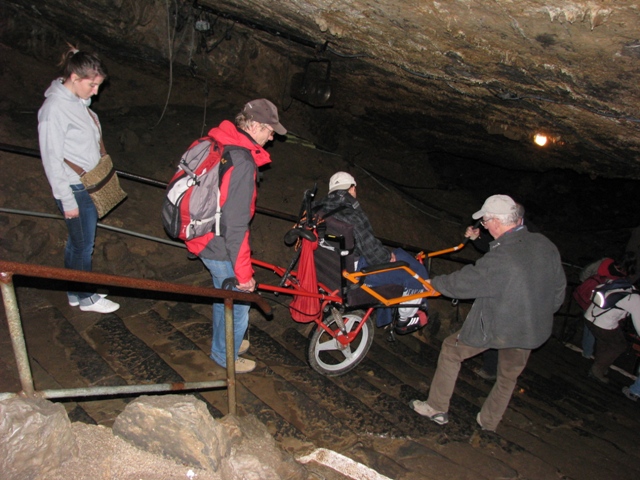 randonnée avec joëlettes, Han-sur-Lesse, 2011