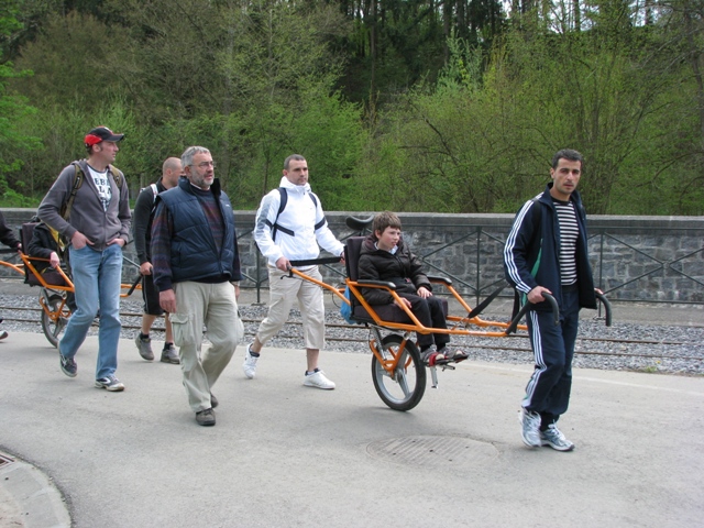 randonnée avec joëlettes, Han-sur-Lesse, 2011