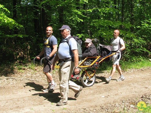 randonnée sportive avec joëlettes, Mozet, 2014